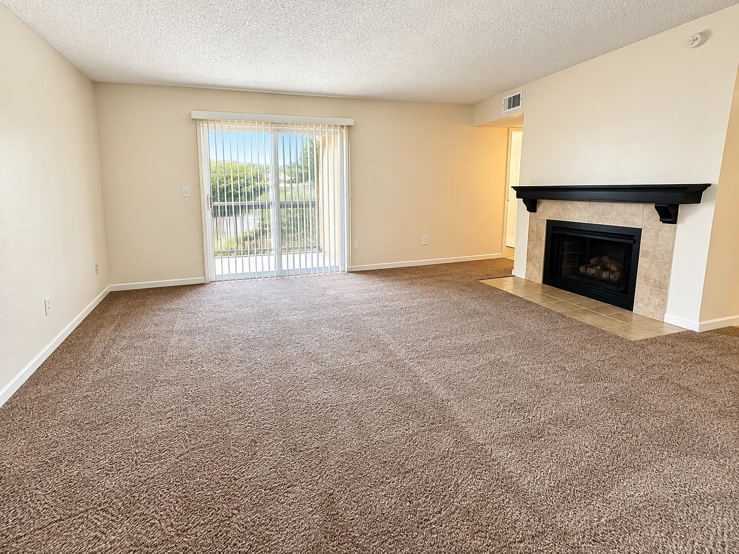 2 bed, 1000 sqft, $1,475 — Photo 2