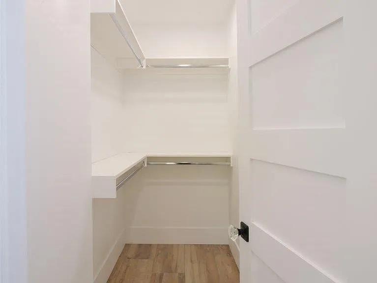 446 W 40th St — Photo 11