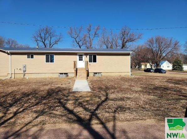 214 Dakota St, Wakonda, SD 57073