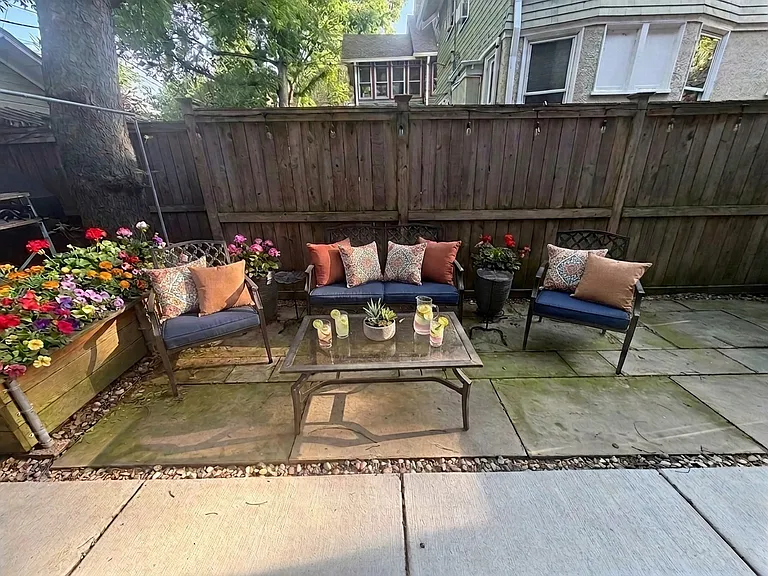 1009 Greenleaf St #1W — Photo 11