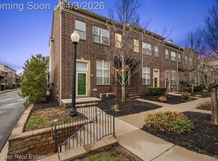 43 Georgetown Ct, Dearborn, MI 48126