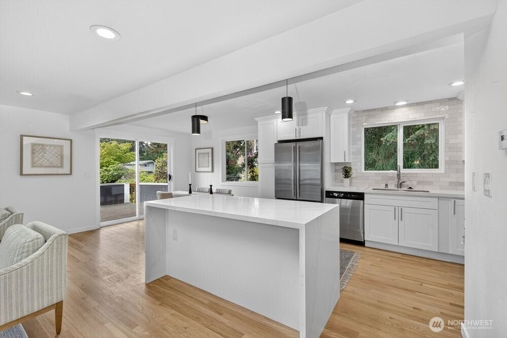 8004 203rd Place SW, Edmonds, WA - More