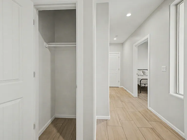 208 S Montgomery Pl — Photo 16