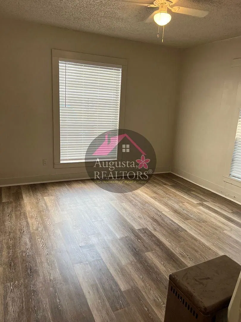 Large 3/2 Home in Sweetwater with Shop — Photo 3