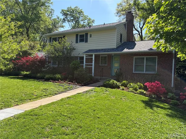 48 Webster Woods Dr, Saint Louis, MO 63119