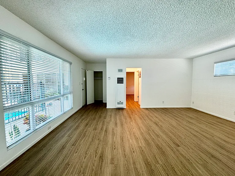 934 N Gardner St #6 — Photo 4