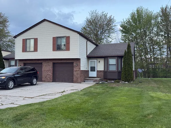 27117 Campau Ln, Harrison Township, MI 48045