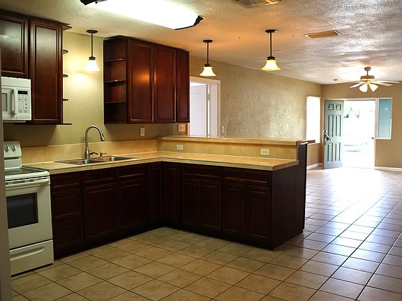 4th image of 616 Louise Dr