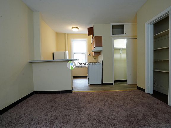2nd image of 225 Kelton St #4U