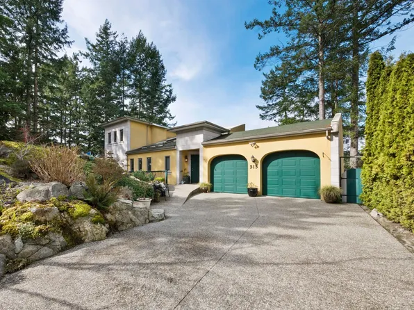 313 Skyline Dr, Gibsons, BC V0N 1V8