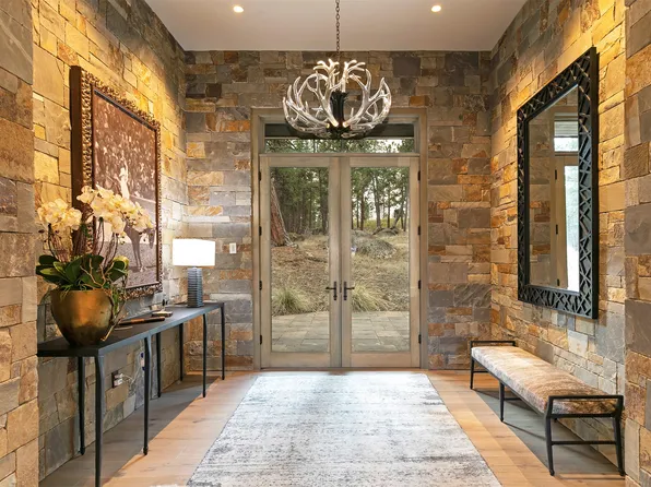 1441 Stock Farm Rd, Hamilton, MT 59840