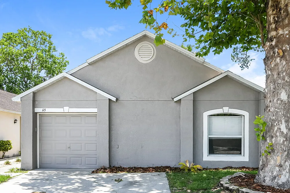 4 bed, 2.0 bath, 1406 sqft, $2,140 — Photo 1