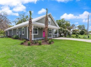 709 Adams St, Darien, GA 31305