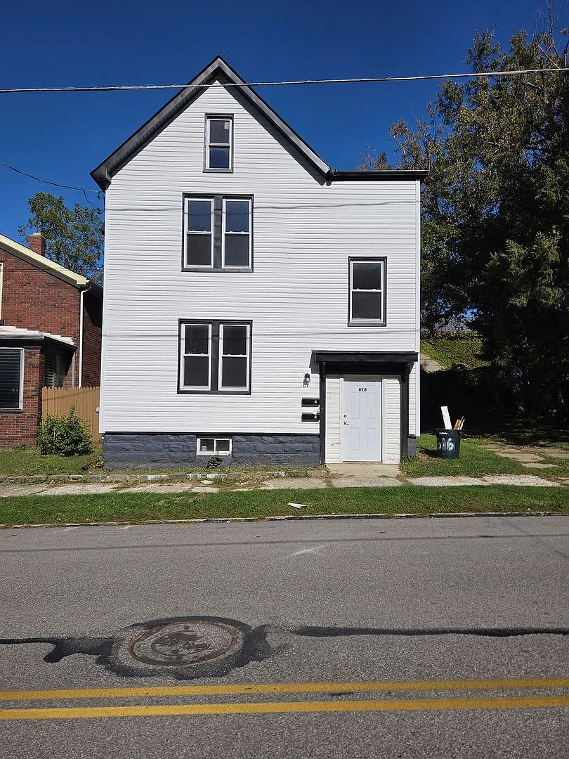 616 W 4th St — Photo 1