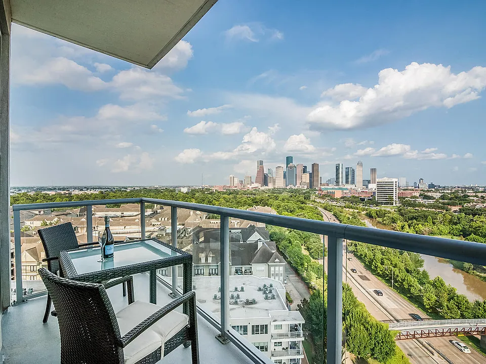 25 story elegant high-rise living