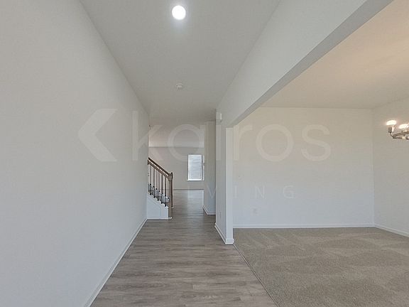 3rd image of 100 English Oak Ln