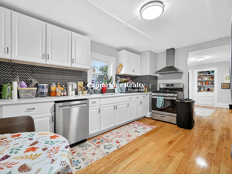 114 Woodstock St #2T — Photo 2