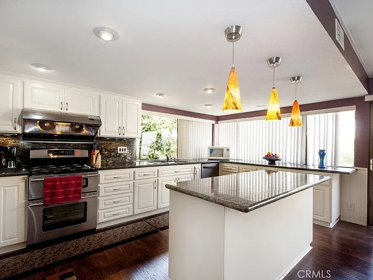 24 Cypress Tree Ln — Photo 7