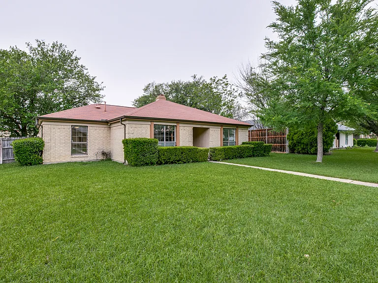 1607 Heather Glen Ct — Photo 2
