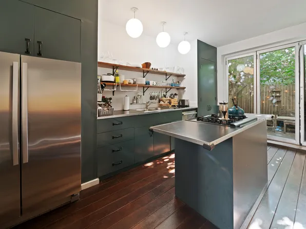 498 Bergen Street image 7 of 11