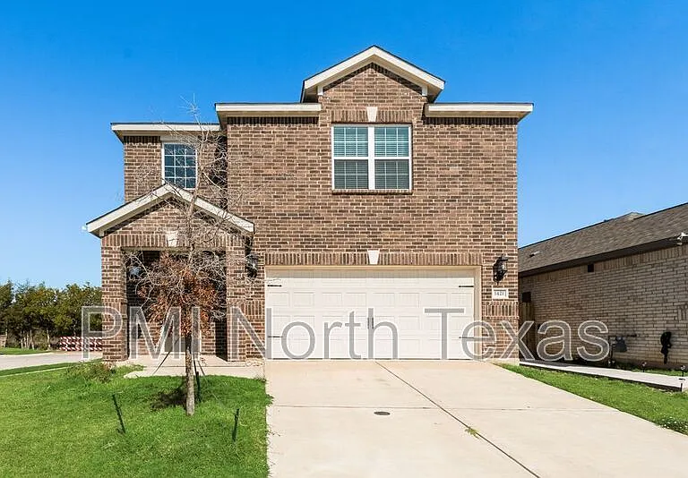 1421 Butler Ave — Photo 4
