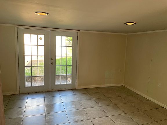 Kitchen Area great sitting for dinner