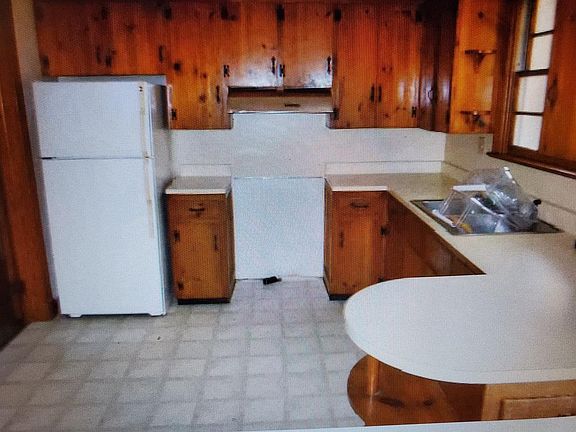4th image of 95 W Monroe Ave