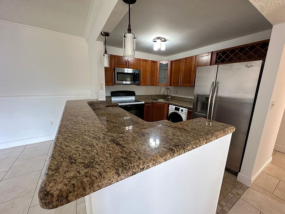 Open kitchen bar countertop