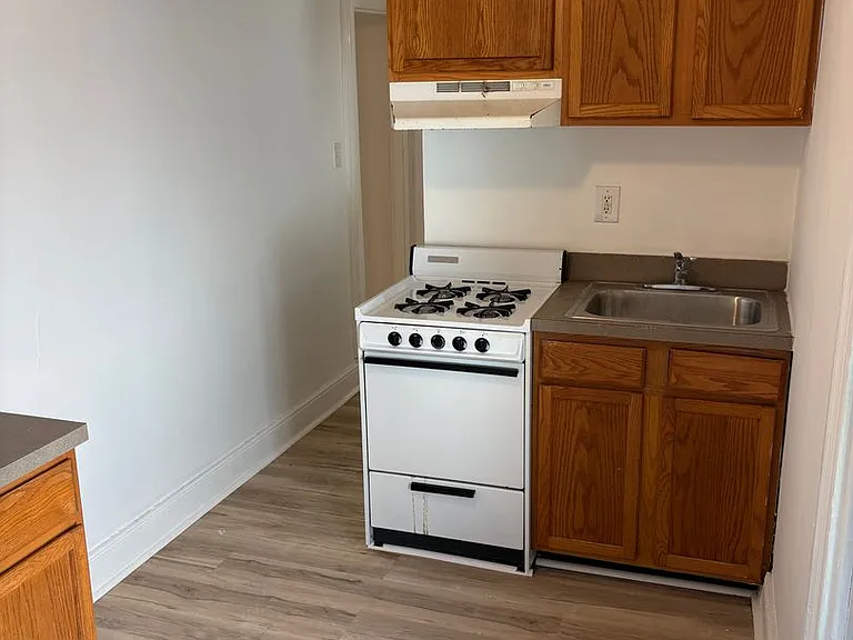263 E Chestnut St — Photo 12