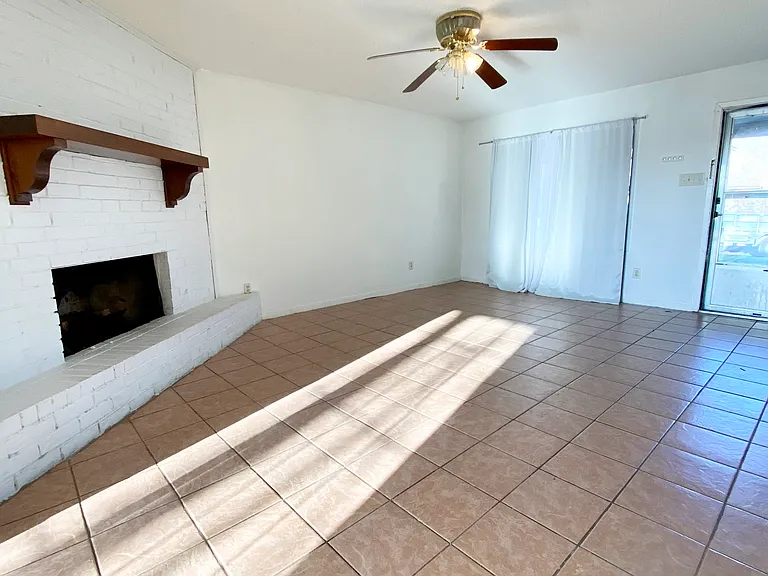 401 Strasbourg Dr — Photo 5