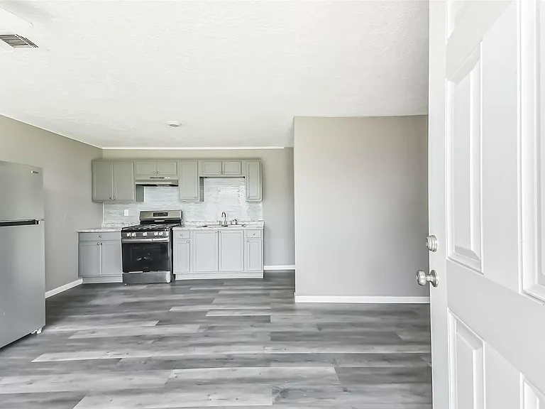 14249 Brownsville St — Photo 2