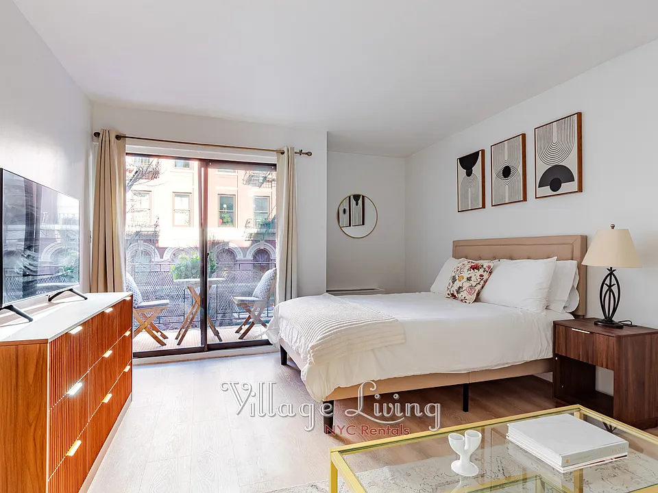 328 W 11th St #2B