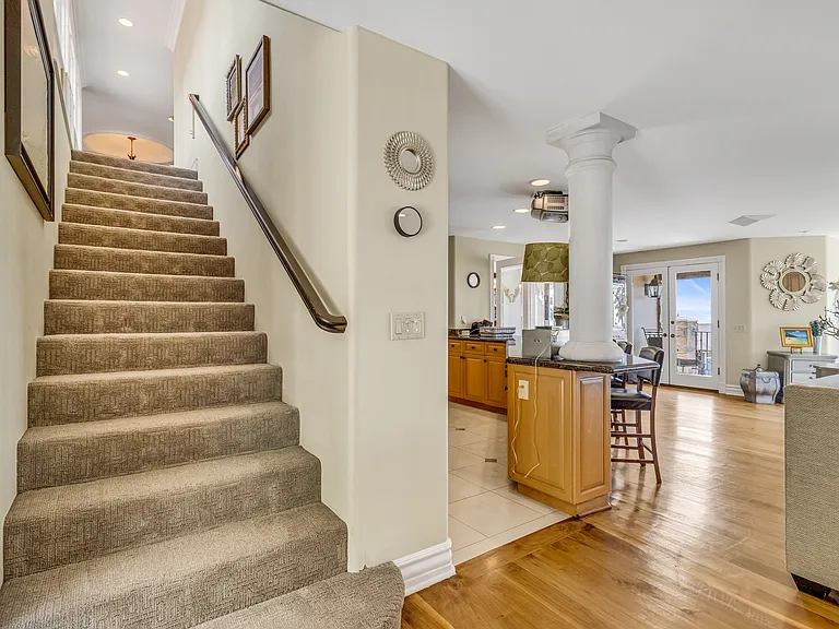 410 Blumont St — Photo 131