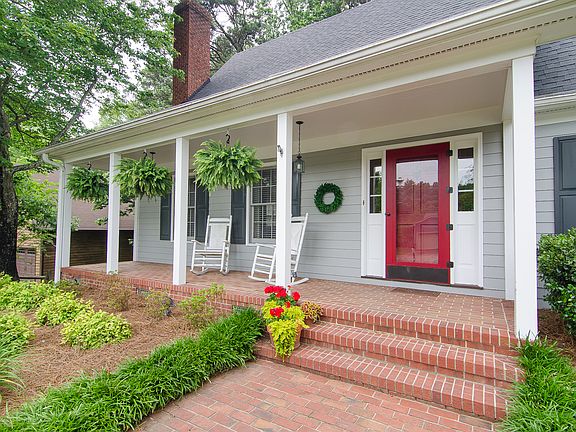 2nd image of 208 Yorkleigh Ln