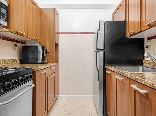 166 East 61st Street image 6 of 7