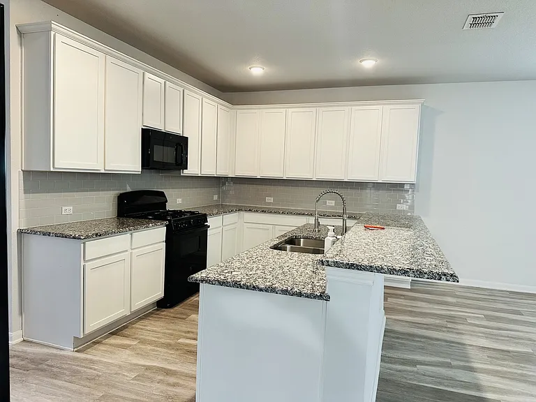 8907 Ladbroke Grv — Photo 6