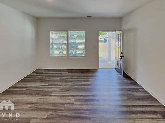 4th image of 313 Cloverdale Ct