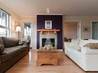 38 7th Ave #302, New Westminster, BC V3L5W2