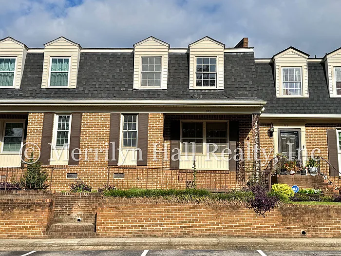 122 Jefferson Pl — Photo 1