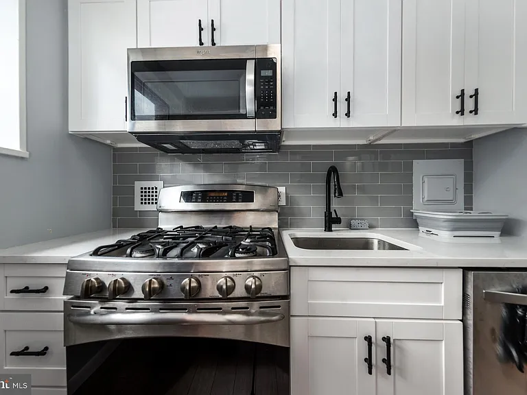 305 C St NE #104 — Photo 13