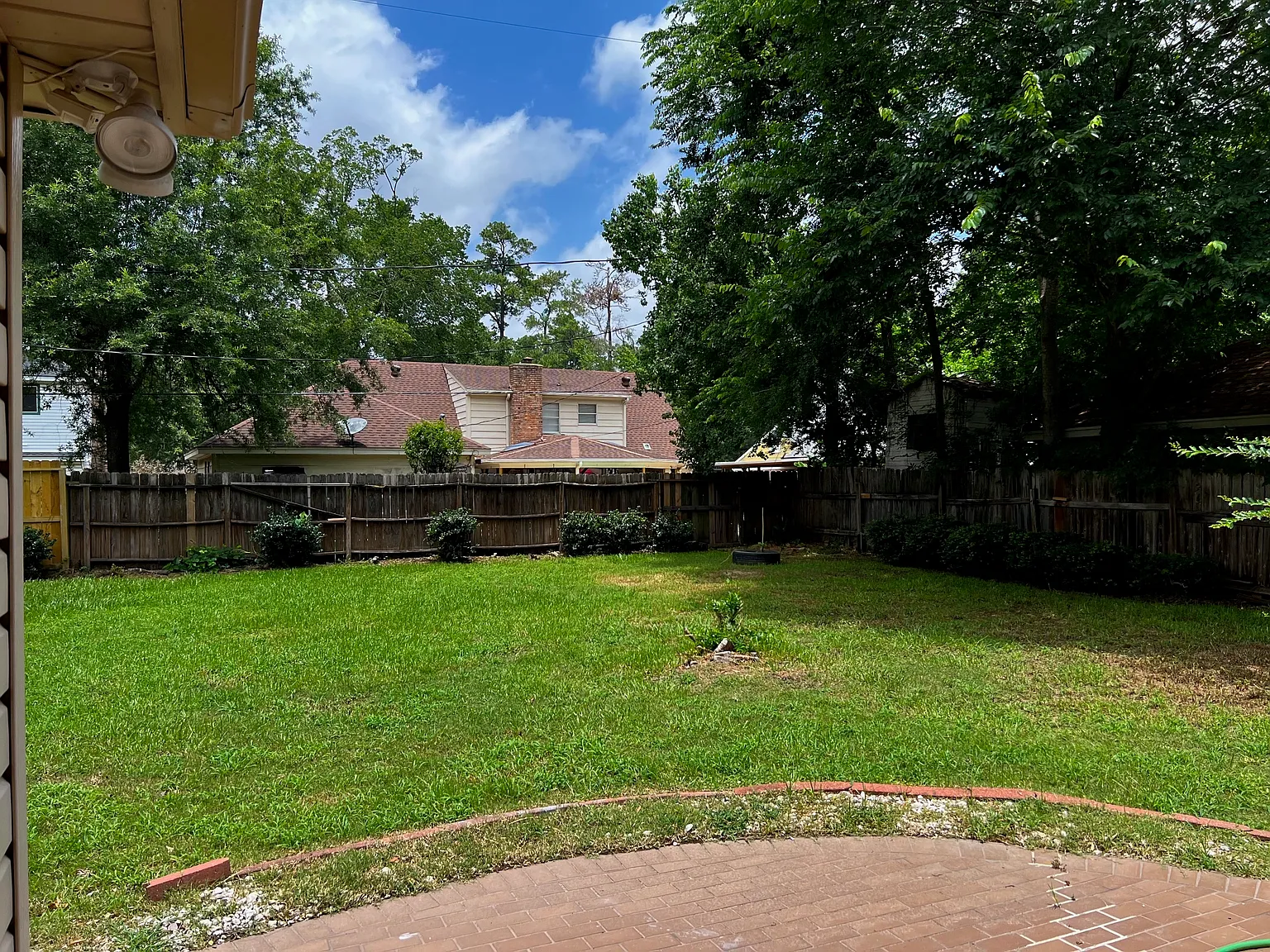 4 bed, 2.5 bath, 2516 sqft, $1,999 — Photo 3