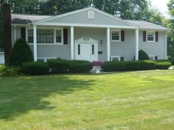 68 Blackberry Ln, Northampton, MA 01060