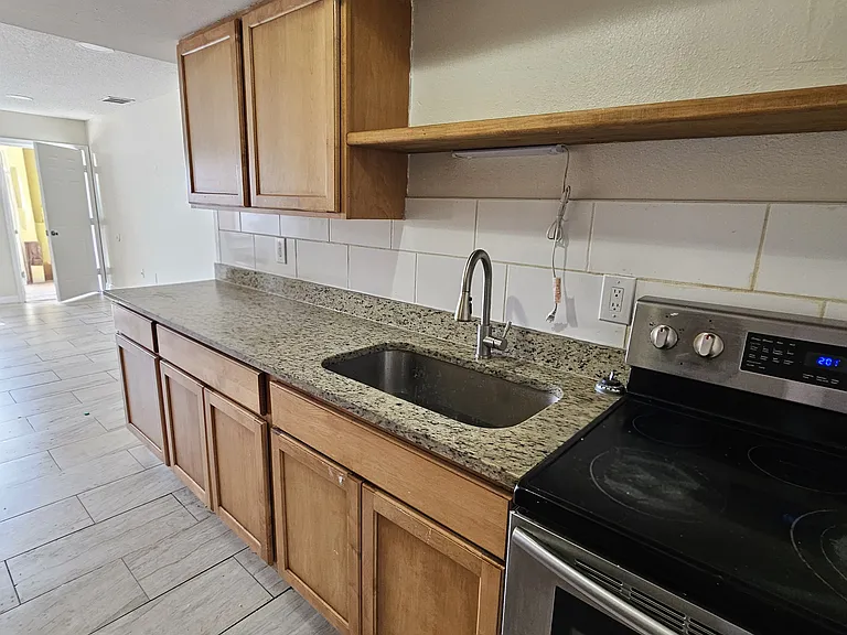 5228 32nd St E #B — Photo 2