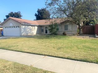 366 Barcelona Dr, Lemoore, CA 93245