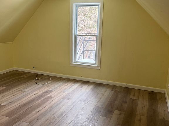 3rd image of 1622 Niagara St #5