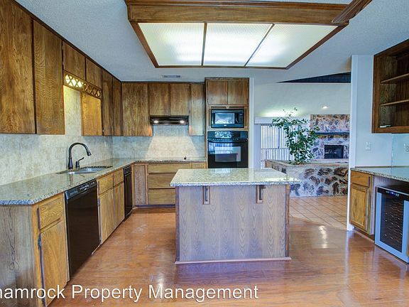 4th image of 1200 Sierra Dr