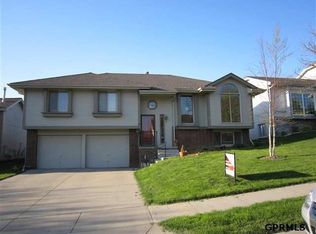 16910 Holmes Cir, Omaha, NE 68135