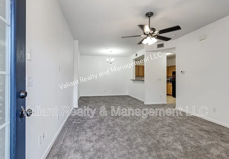 575 Oakleaf Plantation Pkwy #1-1303 — Photo 5