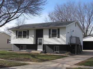 1230 Edgewood Dr, Waterloo, IA 50701