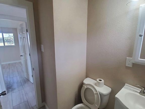 5th image of 1105 Banker Rd